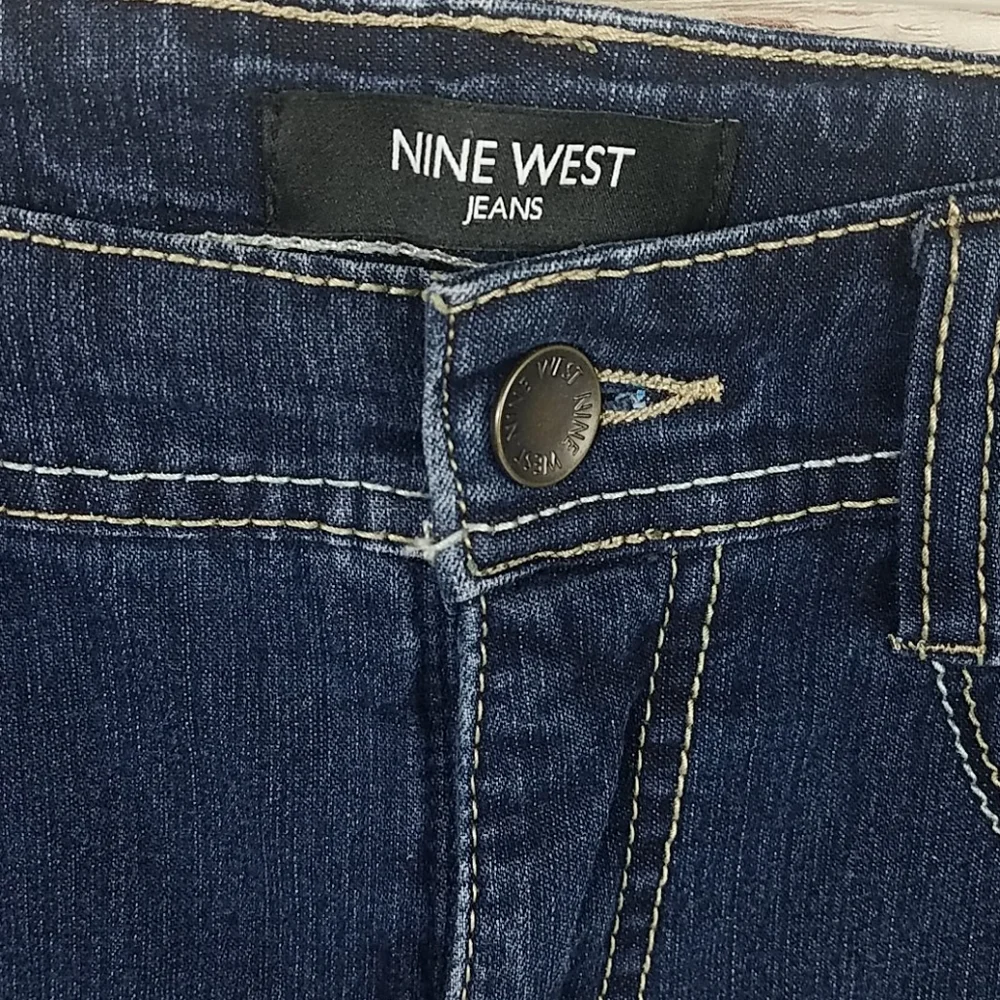 Nine West, Denim shorts, great condition, Sz 6 - Picture 5 of 10